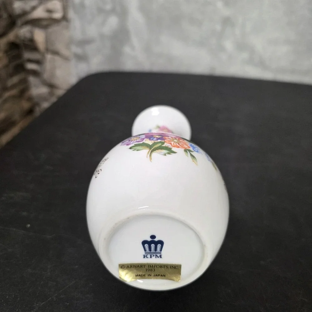 Arnart KPM Floral Bud Vase Porcelain 1983 Japan Gold Trim White GOOD Victorian